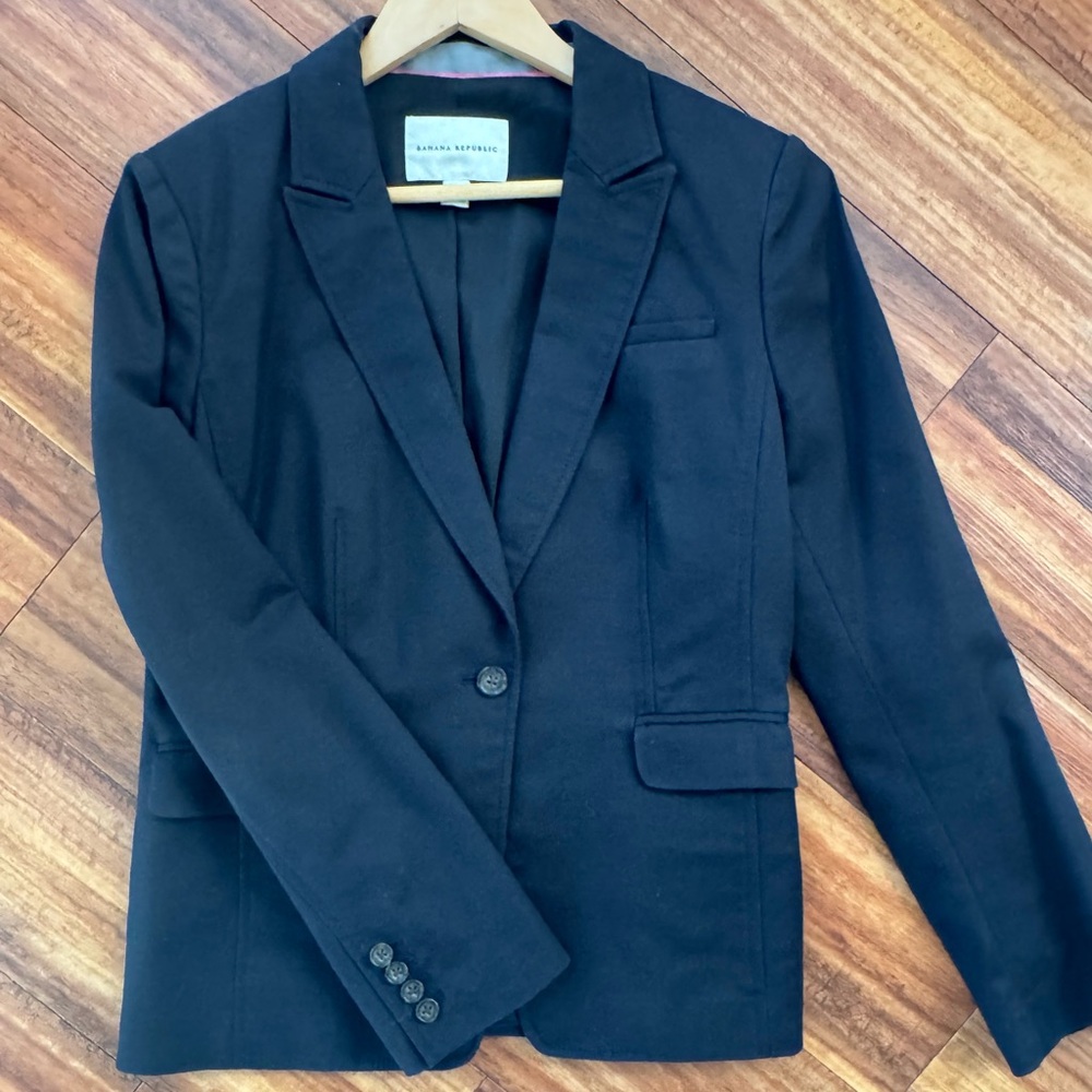 Banana Republic Soft Tailored Blazer - Closet Essential!